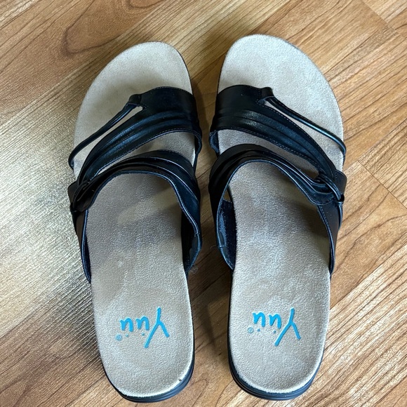 Yuu  Black Sandals Women's 9.5 M Julietta Casual Slip On, Toe Loop, Wedge Slide - Picture 4 of 9